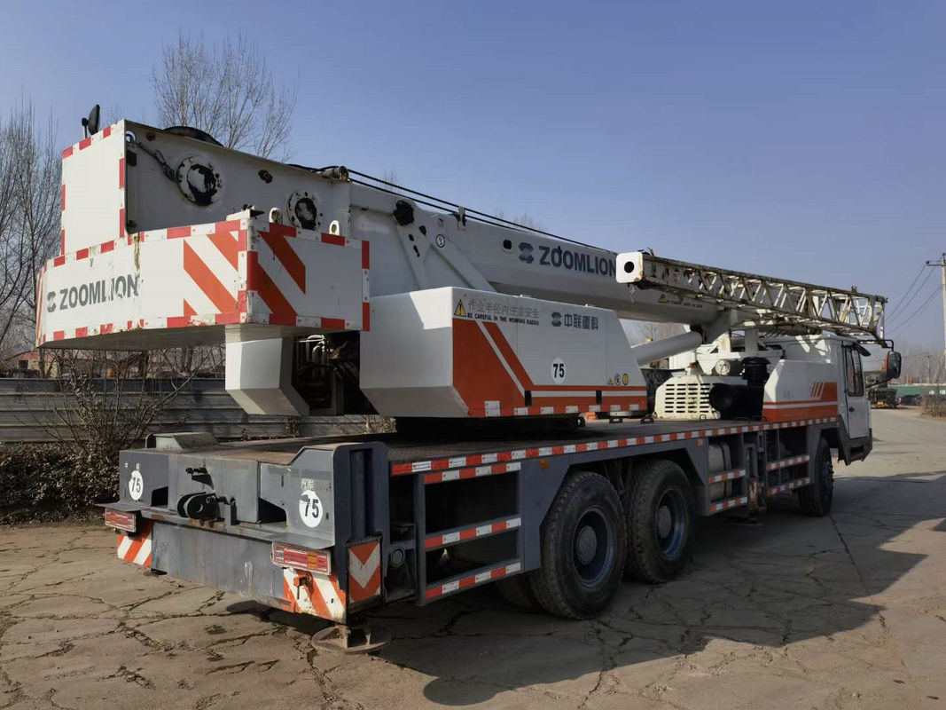 25 ton gebruikte kraanmachine met 1010KN.M max. hefbelasting mobiele wiellauto kraan