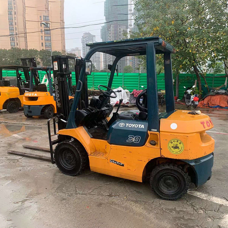3000 kg gewichtheffen gereedschap Triplex 3t Diesel Gebruikte vorkheftruck met zijweg in Pakistan