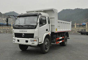 DONGFENG 6 wielen 4X2 dumper truck kleine tipper truck goede staat SINOTRUCK versnellingsbak