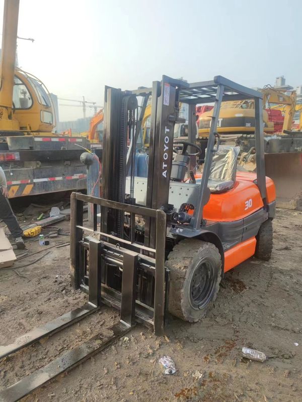 3000 kg Lichte gebruikte Japanse vorkheftruck met dieselmotor en zwaartepunt 500 mm