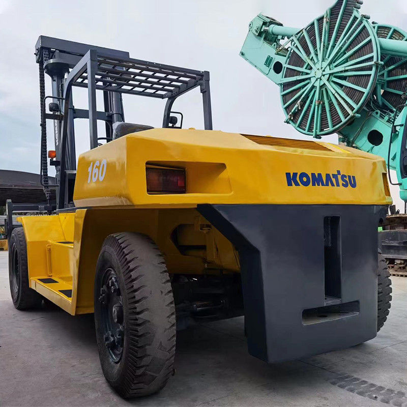 Boerderijen 16 ton Diesel Gebruikte vorkheftruck Komatsu met 4m hefhoogte en 150m vorkbreedte