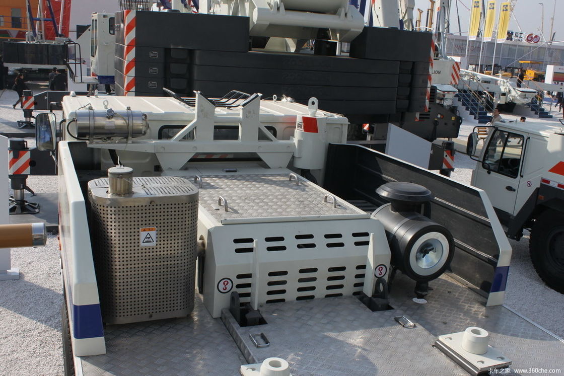 80 ton Gebruikte kraanmachine Zoomlion kraan vrachtwagen x3000 Lifting apparatuur voor de markt van de Verenigde Arabische Emiraten