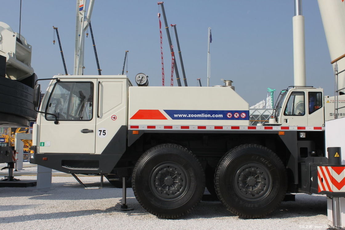 80 ton Gebruikte kraanmachine Zoomlion kraan vrachtwagen x3000 Lifting apparatuur voor de markt van de Verenigde Arabische Emiraten