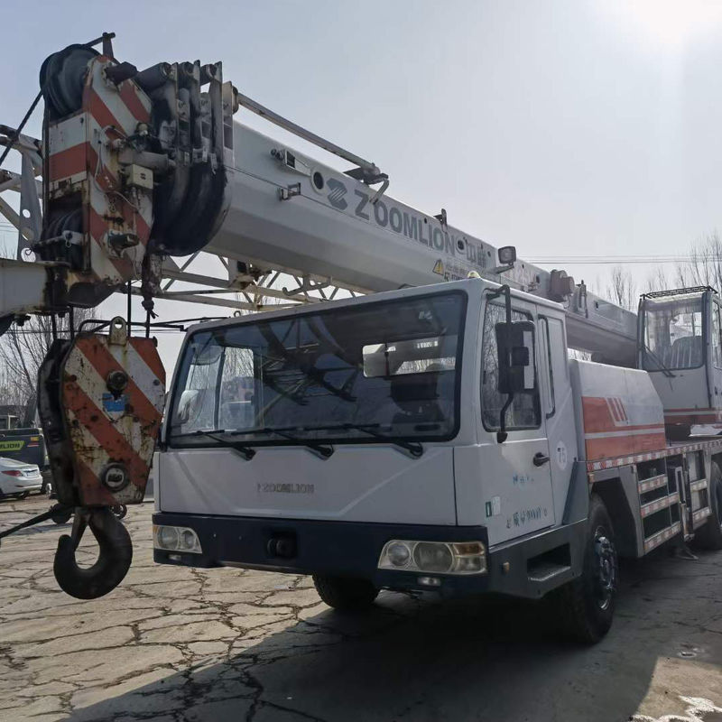 Gebruikte Zoomlion 80 ton kraan vrachtwagen x3000 Max. Lifthoogte 42,3M Werktijden 2001-4000