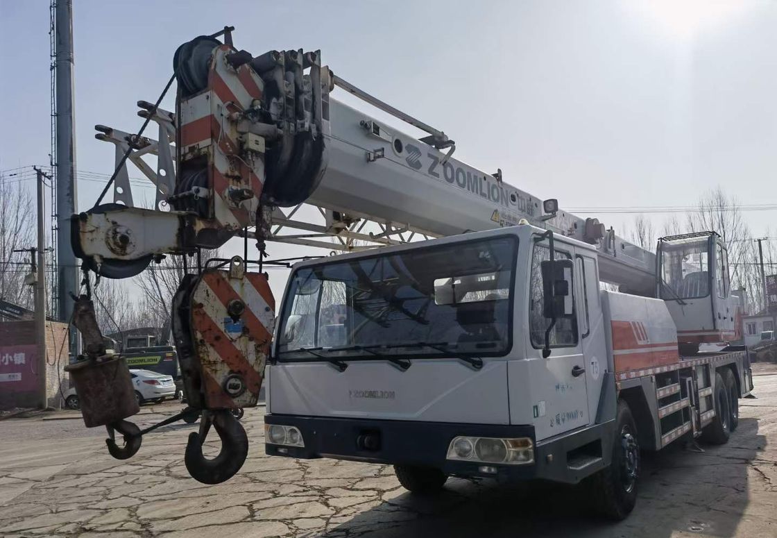 Gebruikte Zoomlion 80 ton kraan vrachtwagen x3000 Max. Lifthoogte 42,3M Werktijden 2001-4000