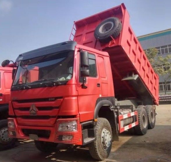 5600mm*2300mm*1500mm Cargo Tank 6X4 Gebruikte Tipper Truck 371HP 25tons HOWO Dump Truck