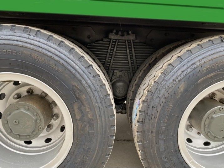 Gebruikte dumptruck 371HP 35tons 8*4 Tipper Truck voor zware constructie SINOTRUK Chassis
