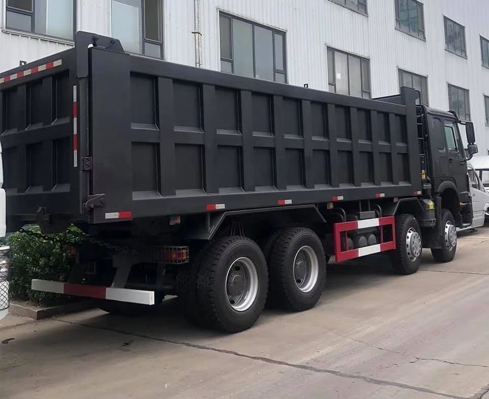 Gebruikt Howo 8x4 12 Wheeler 24 30 kubieke meter 35 ton 40 ton Tipper Truck Dumper Diesel Voor transport van zandsteen