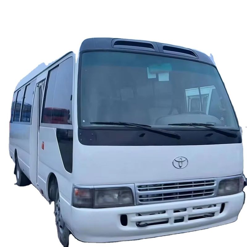 Top-rated linkshandig rijden Toyota Coaster Bus met 9.00R20 banden en 4L motorcapaciteit