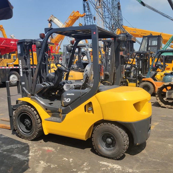 3 ton diesel FD30 automatische gebruikte Komatsu vorkheftrucks met een motorvermogen van 48 kW