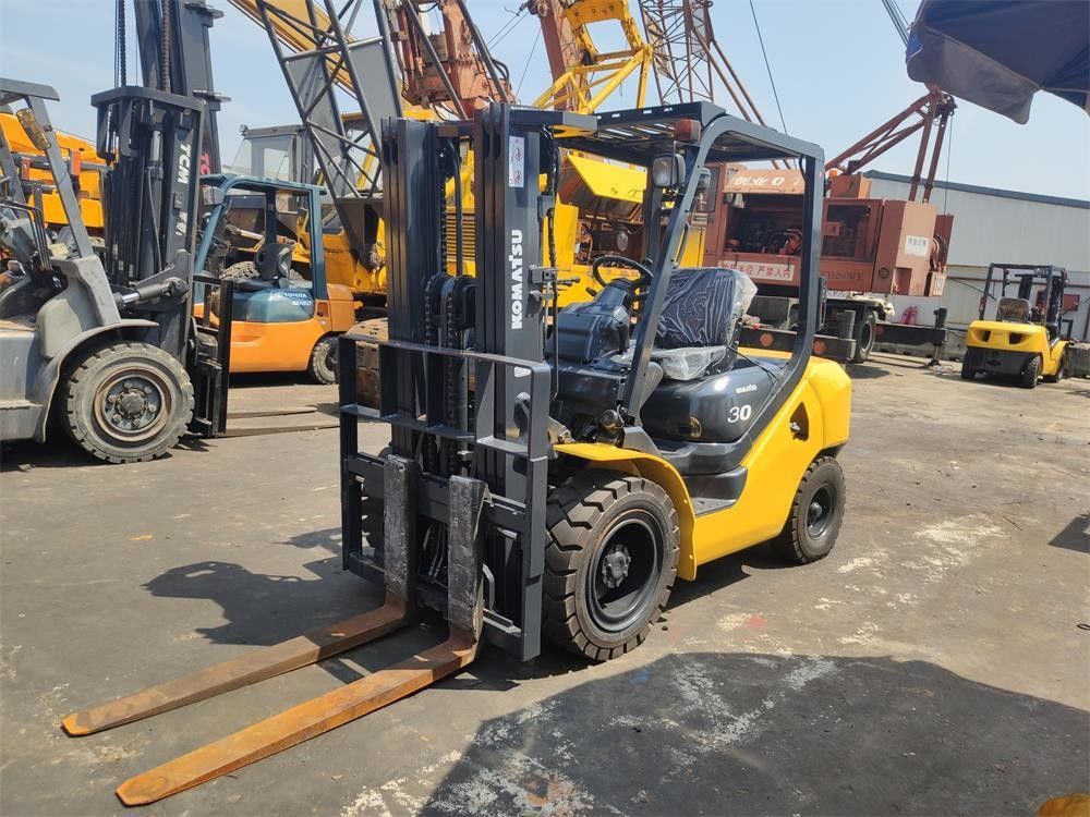 3 ton diesel FD30 automatische gebruikte Komatsu vorkheftrucks met een motorvermogen van 48 kW