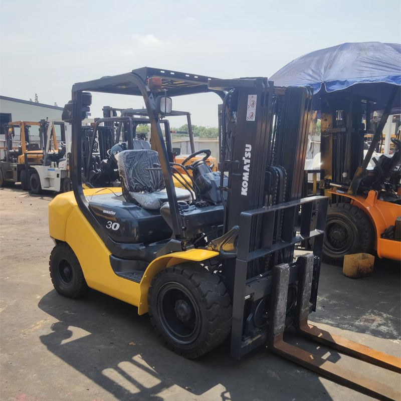 Topverkoop 3 ton Komatsu vorklift gebruikte dieselautomatische koppeling voor productie-installatie