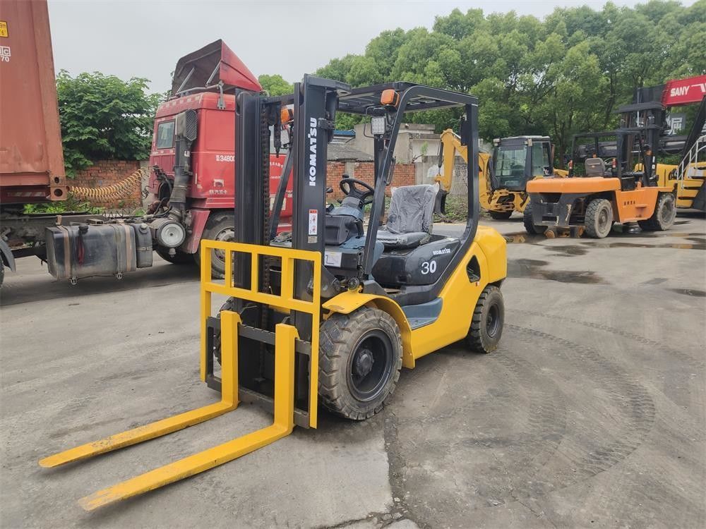 Topverkoop 3 ton Komatsu vorklift gebruikte dieselautomatische koppeling voor productie-installatie