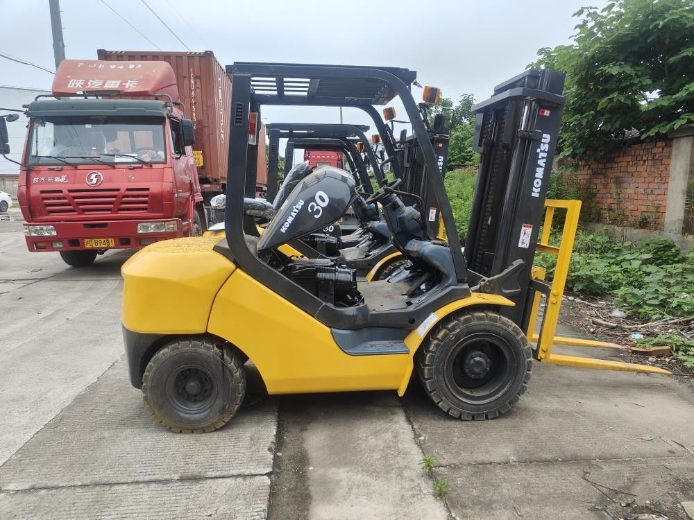 Topverkoop 3 ton Komatsu vorklift gebruikte dieselautomatische koppeling voor productie-installatie