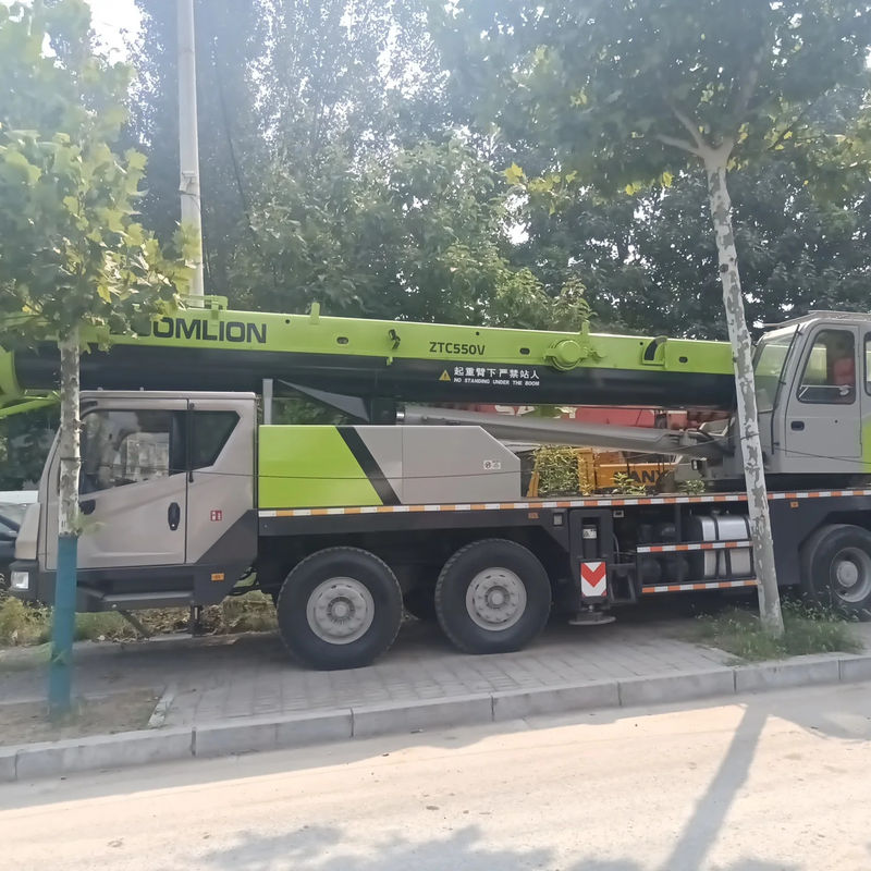 50 ton 55 ton vrachtwagenkraan gebruikte telescopische kraan Andere motor Andere hydraulische cilinder