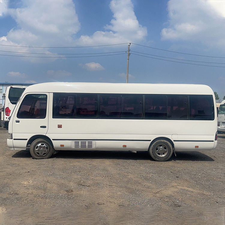 Toyota Coaster Bus 26 zitplaatsen en 30 zitplaatsen Minibus met motorcapaciteit 4L
