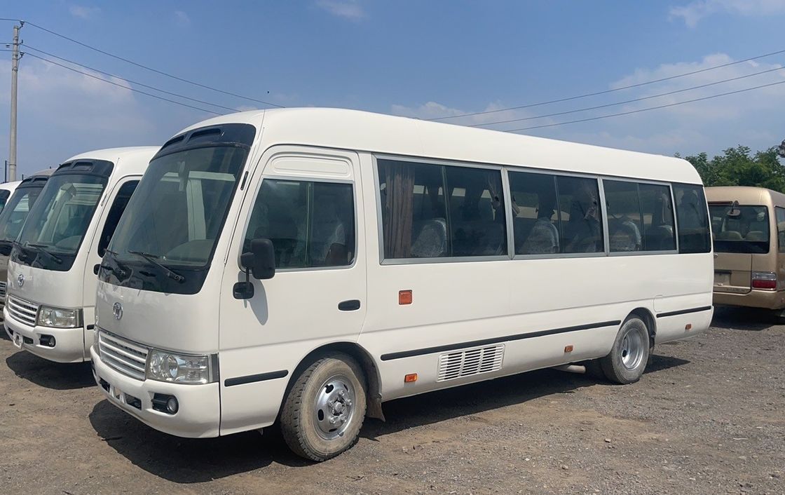 7m 30 zitplaatsen Toyo Ta Coaster Bus Motor Capaciteit 4L Algemene afmetingen mm 7725x2000x2600