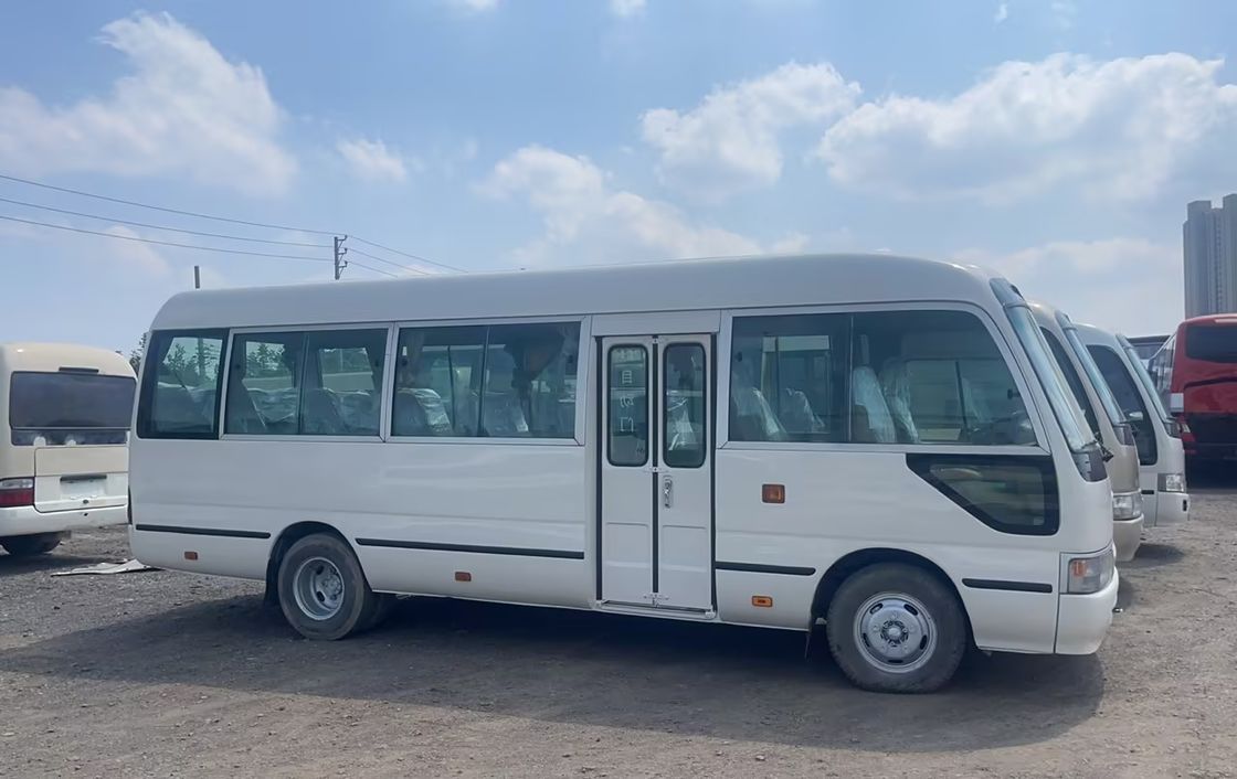 7m 30 zitplaatsen Toyo Ta Coaster Bus Motor Capaciteit 4L Algemene afmetingen mm 7725x2000x2600