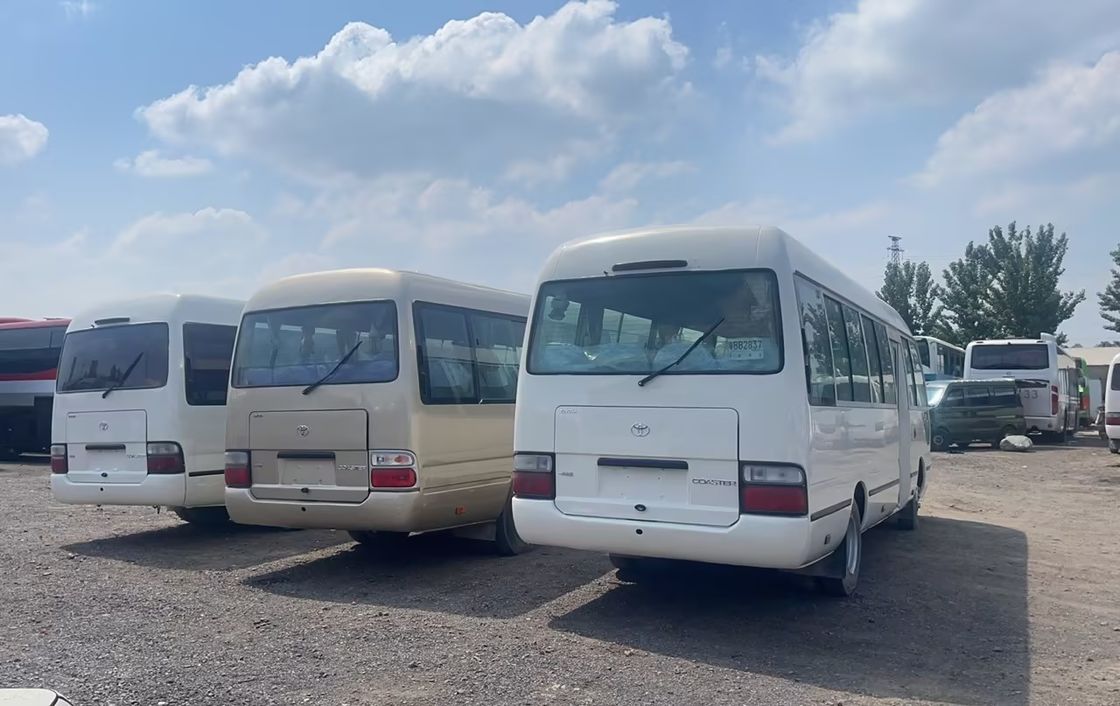 7m 30 zitplaatsen Toyo Ta Coaster Bus Motor Capaciteit 4L Algemene afmetingen mm 7725x2000x2600