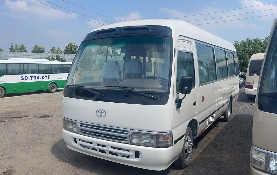 23-30 zitplaatsen Gebruikte Toyota Coaster Bus met dieselmotor tegen betaalbare prijzen en zitplaatsen