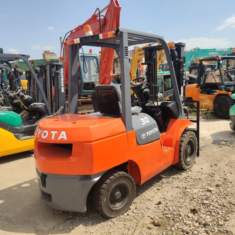 3 ton Toyota Diesel vorkheftruck met en laadcapaciteit 3 ton Werktijden 2001-4000
