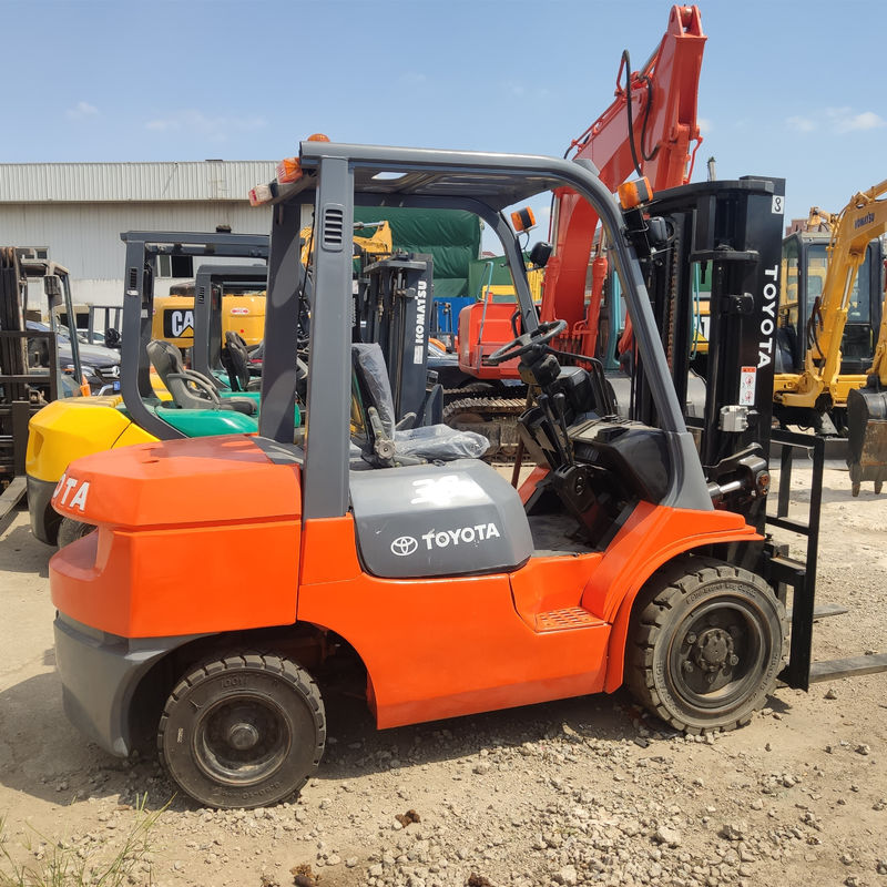 3 ton Toyota Diesel vorkheftruck met en laadcapaciteit 3 ton Werktijden 2001-4000