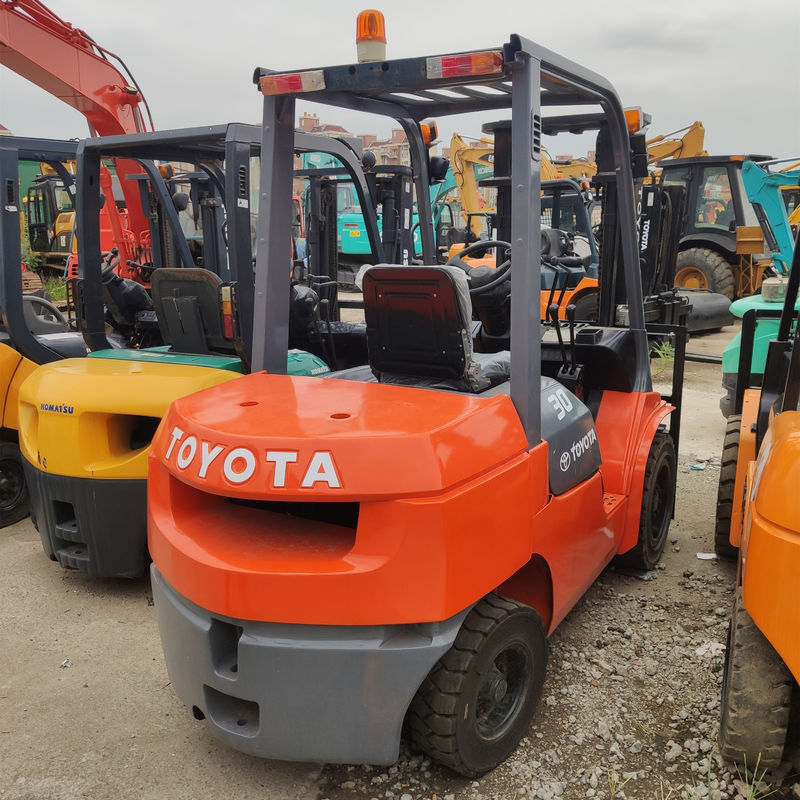 3 ton Toyota Diesel vorkheftruck met en laadcapaciteit 3 ton Werktijden 2001-4000