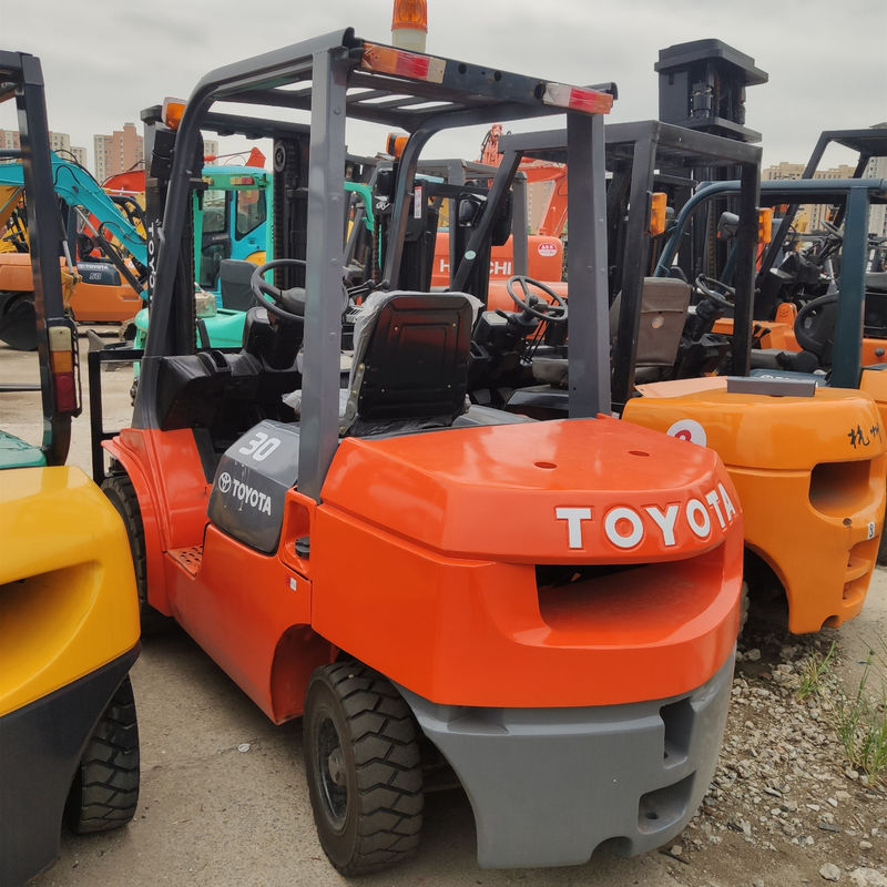 3 ton Toyota Diesel vorkheftruck met en laadcapaciteit 3 ton Werktijden 2001-4000