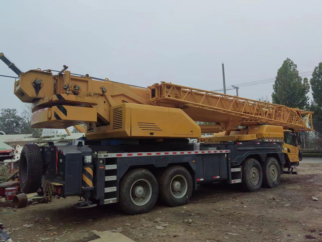 Op zoek naar een kraanhefmachine Onze 80 ton zware mobiele kraanwagen is geschikt