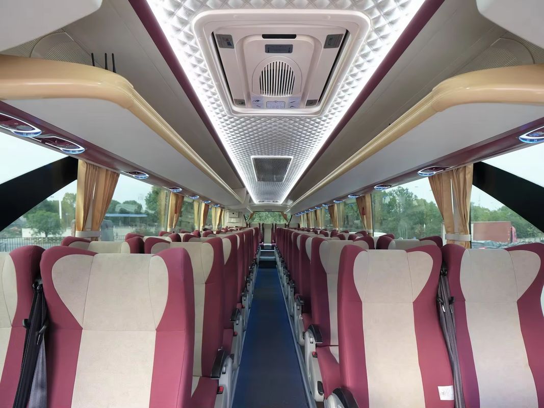 50 zitplaatsenbus met motor met linkshandige aandrijving met een capaciteit van 8L