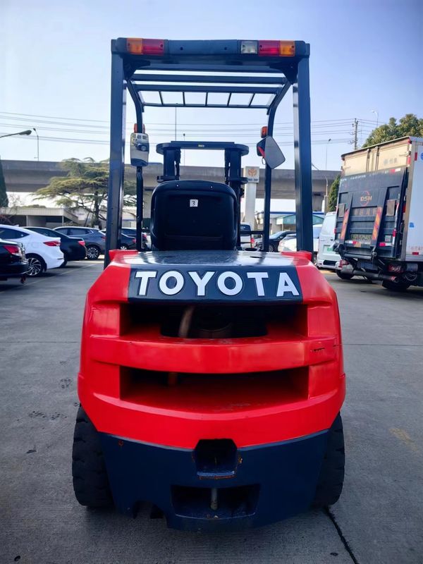 3 ton handmatige diesel Toyota vorkheftrucks met originele kleur en 3m Min. Lifthoogte