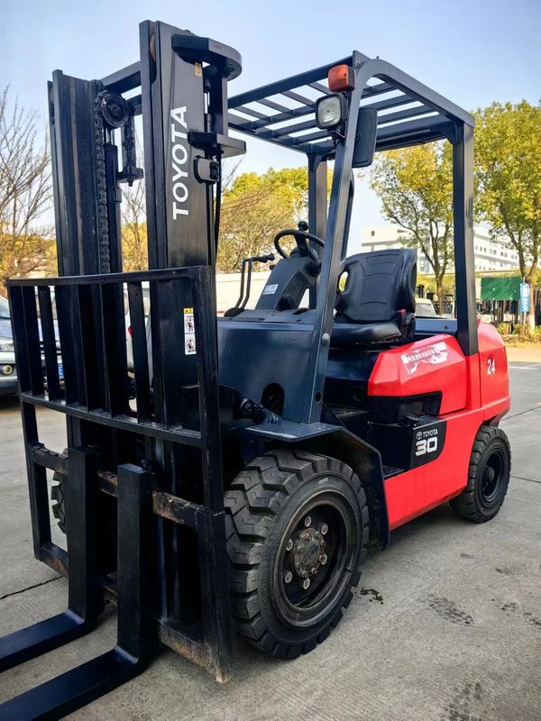 3 ton diesel vorklift Gebruikte Toyota-vorklift met goede prijzen en in 8F30-kragtype