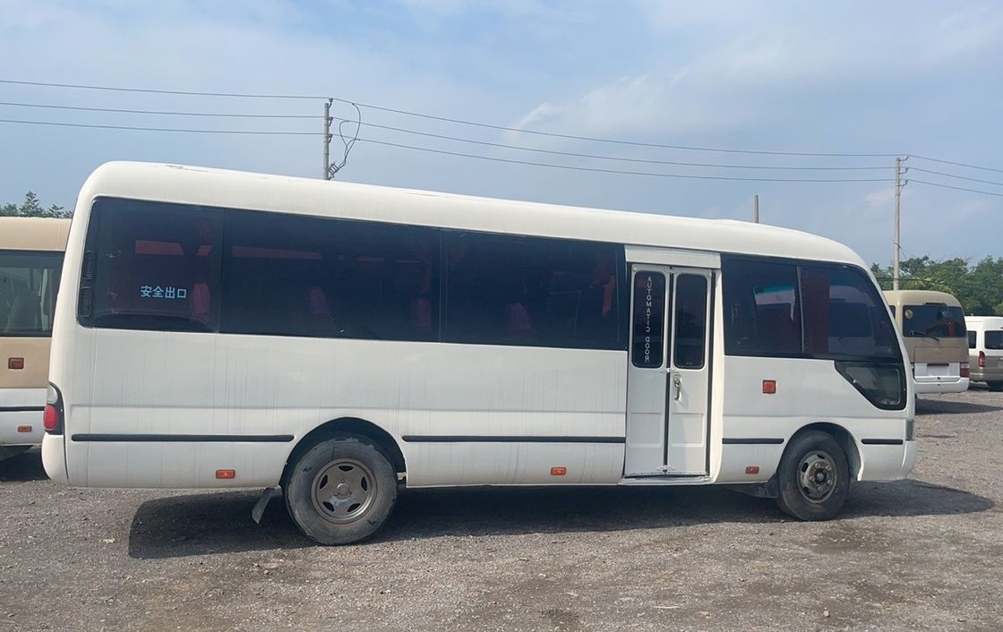 30 zitplaatsen Toyota Coaster Bus Links rijden en comfortabele stijl met dieselmotor