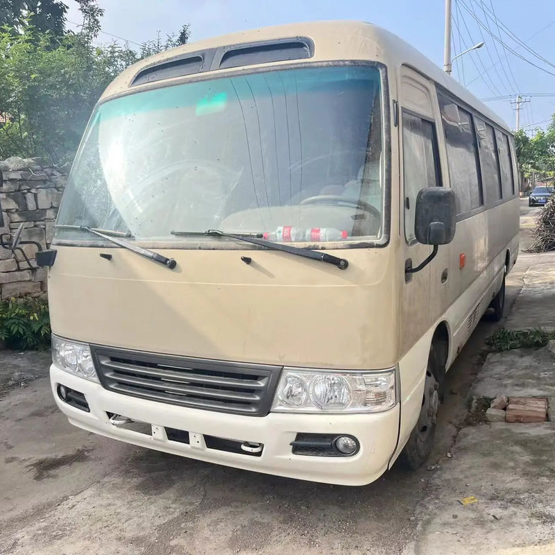 Goedkope Toyota Coaster 30 zitplaatsen Bus links Gebruikt 2020 model met motorcapaciteit 4L