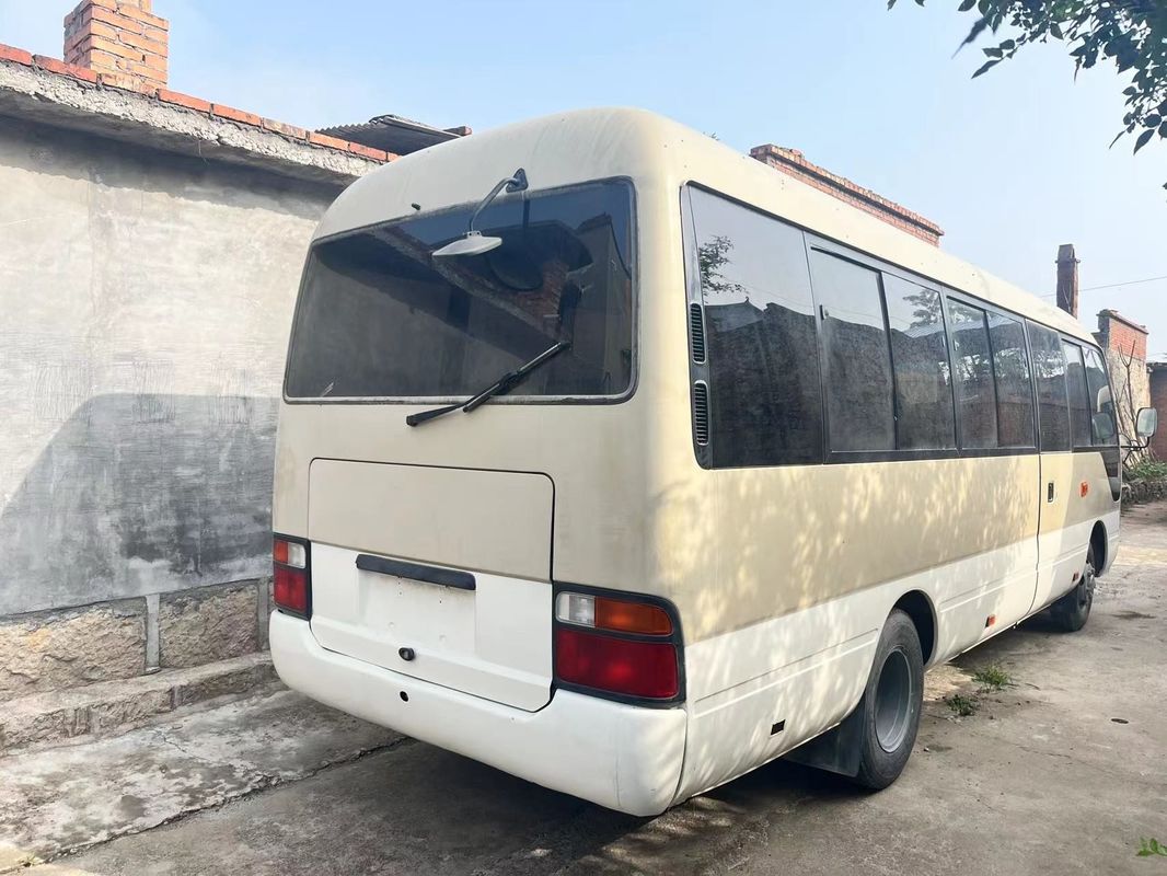 Goedkope Toyota Coaster 30 zitplaatsen Bus links Gebruikt 2020 model met motorcapaciteit 4L