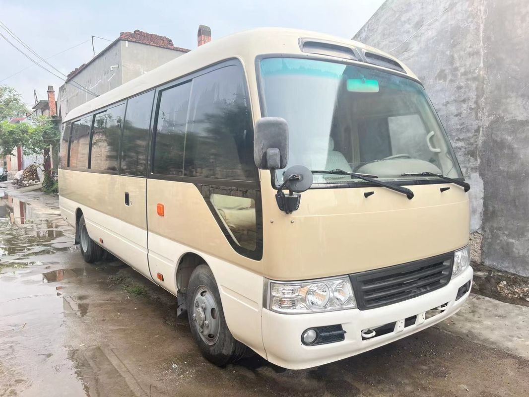 Euro 3 emissie standaard Gebruikte Toyota Coaster Bus 30 zitplaatsen met motorcapaciteit 4L