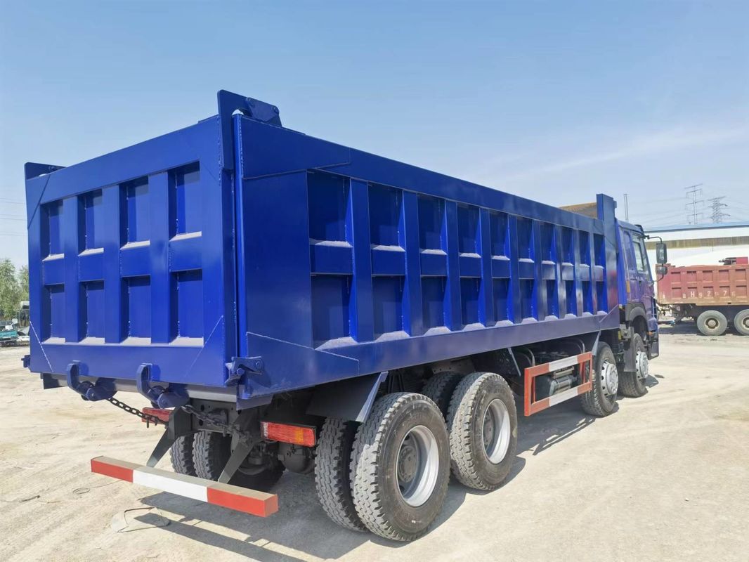 16 Wheeler HOWO 8X4 Heavy-duty gebruikte dumptruck met een tank van 300-400 liter