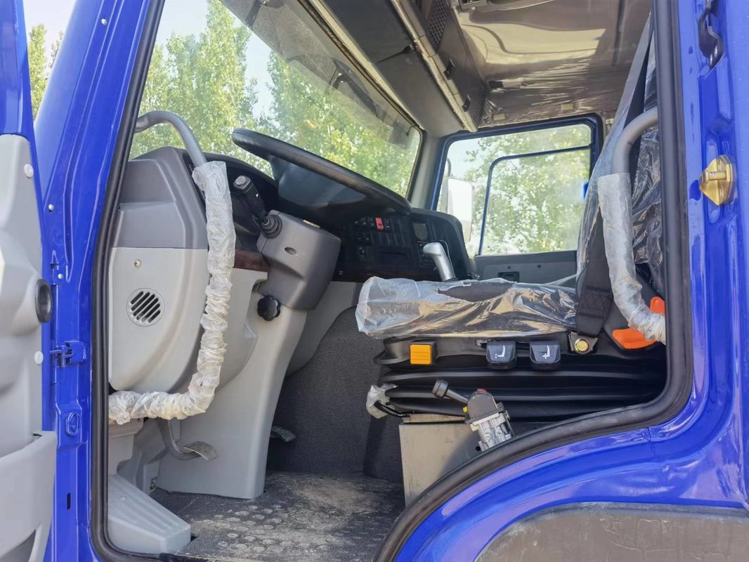 16 Wheeler HOWO 8X4 Heavy-duty gebruikte dumptruck met een tank van 300-400 liter