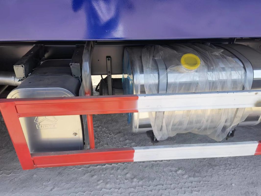 16 Wheeler HOWO 8X4 Heavy-duty gebruikte dumptruck met een tank van 300-400 liter