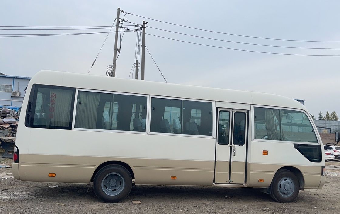 30 zitplaatsen Linksgestuurde Toyota Coaster Bus met handgeschakelde transmissie en Euro 2-6 emissie