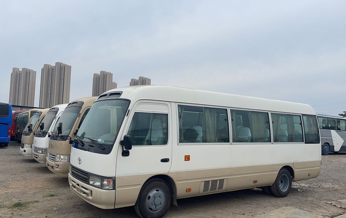 30 zitplaatsen Linksgestuurde Toyota Coaster Bus met handgeschakelde transmissie en Euro 2-6 emissie