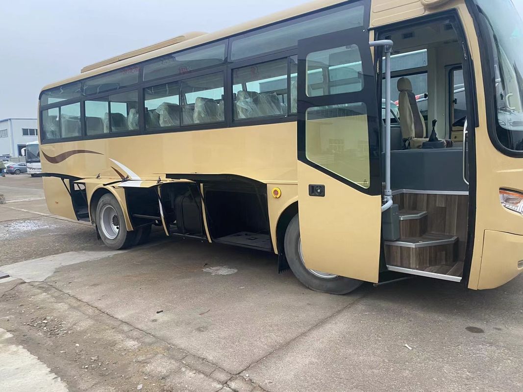 35 zitplaatsen Passagiersbus met wisselstroom met linkshandige aandrijving Motor capaciteit 8L handgeschakeld