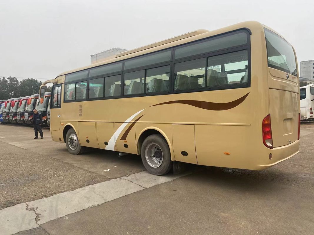 35 zitplaatsen Passagiersbus met wisselstroom met linkshandige aandrijving Motor capaciteit 8L handgeschakeld