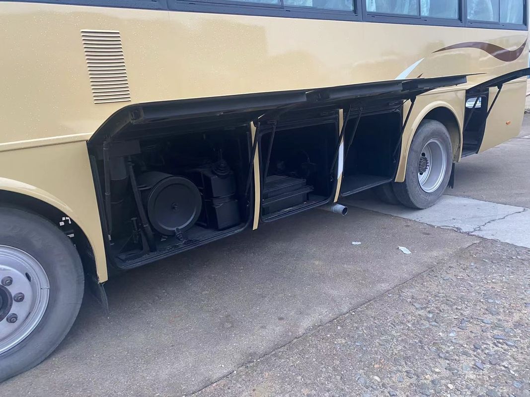35 zitplaatsen Passagiersbus met wisselstroom met linkshandige aandrijving Motor capaciteit 8L handgeschakeld