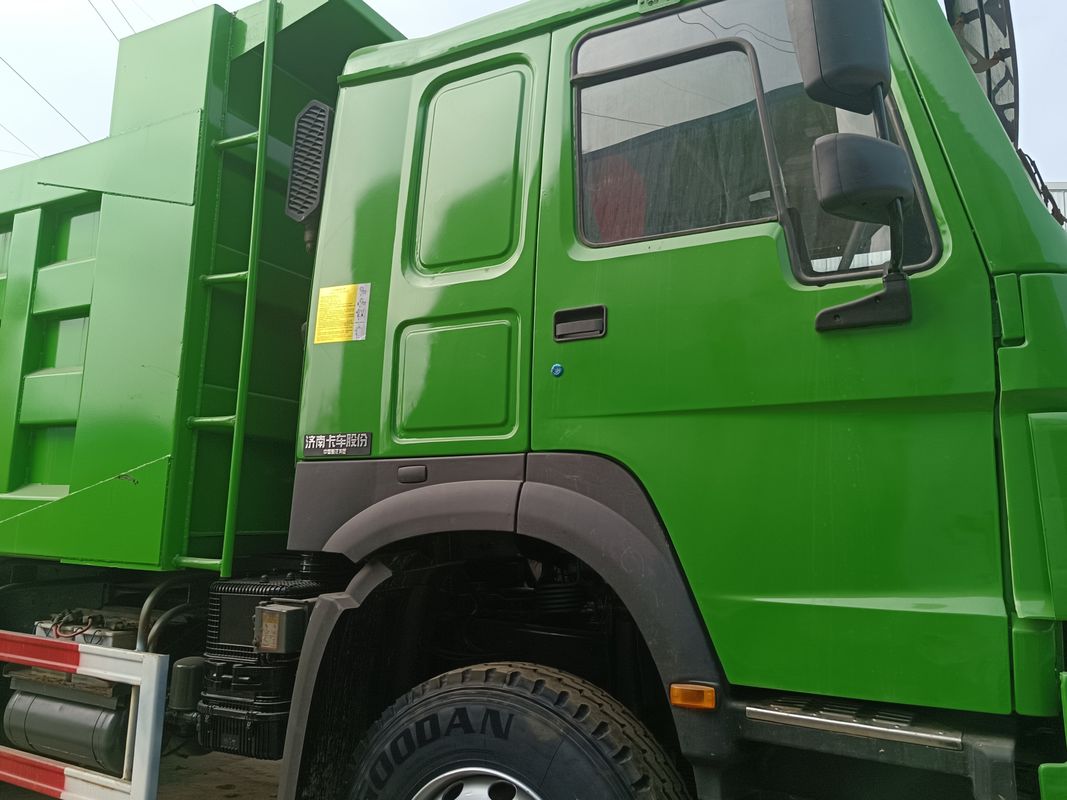 LHD SINO TRUCK HOWO 371HP 6x4 Gebruikte zware dump-tipper truck voor 2 passagiers
