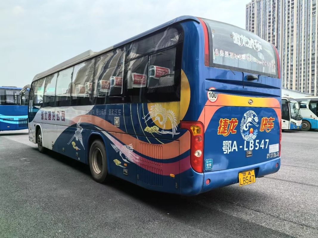 49 zitplaatsen Gebruikte hogere coachbussen met en Euro 2 handgeschakelde versnellingsbak in goede staat