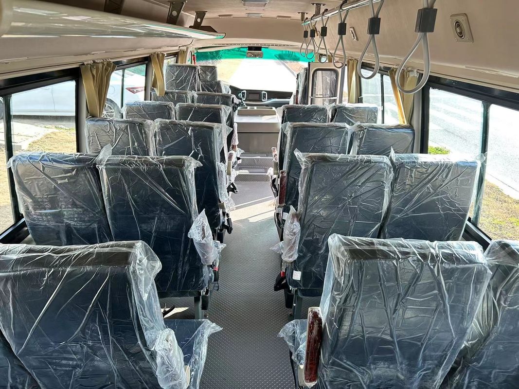 Links Toyota Coaster Bus 23-31 zitplaatsen Minibus met goede diesel motor capaciteit 4L