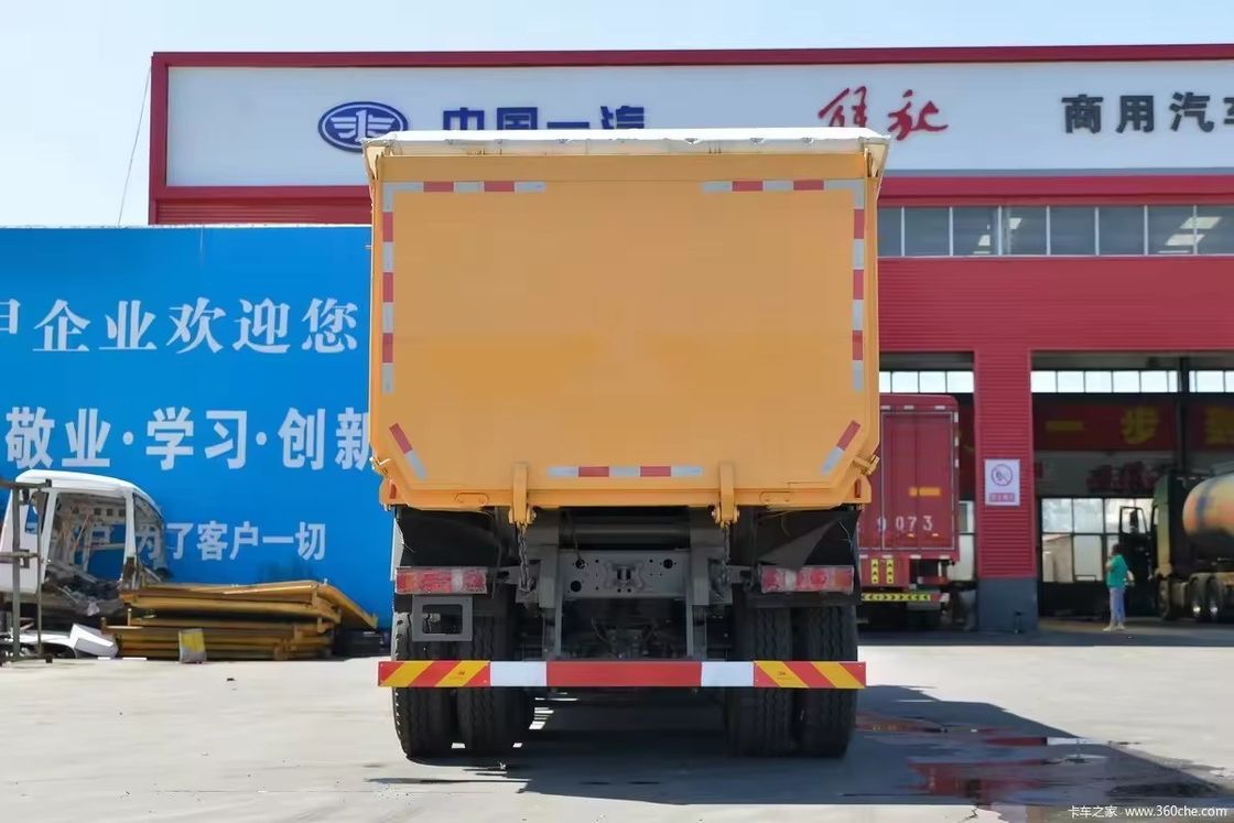 SINOTRUCK 400HP 8*4 Zware dumptruck met 2 passagiers en 360° achtercamera
