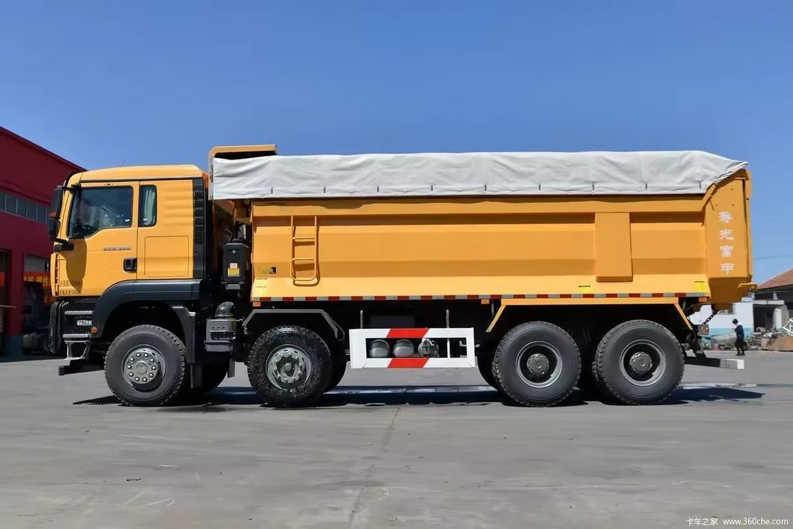 SINOTRUCK 400HP 8*4 Zware dumptruck met 2 passagiers en 360° achtercamera