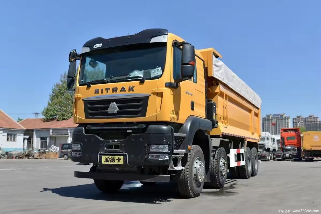 SINOTRUCK 400HP 8*4 Zware dumptruck met 2 passagiers en 360° achtercamera